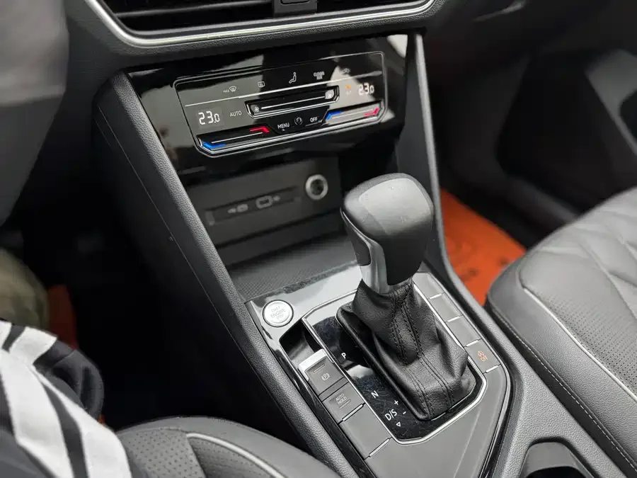 Volkswagen Tiguan L Tiguan L 2022 330TSI Automatic 2WD Smart Edition 2022 — миниатюра 4