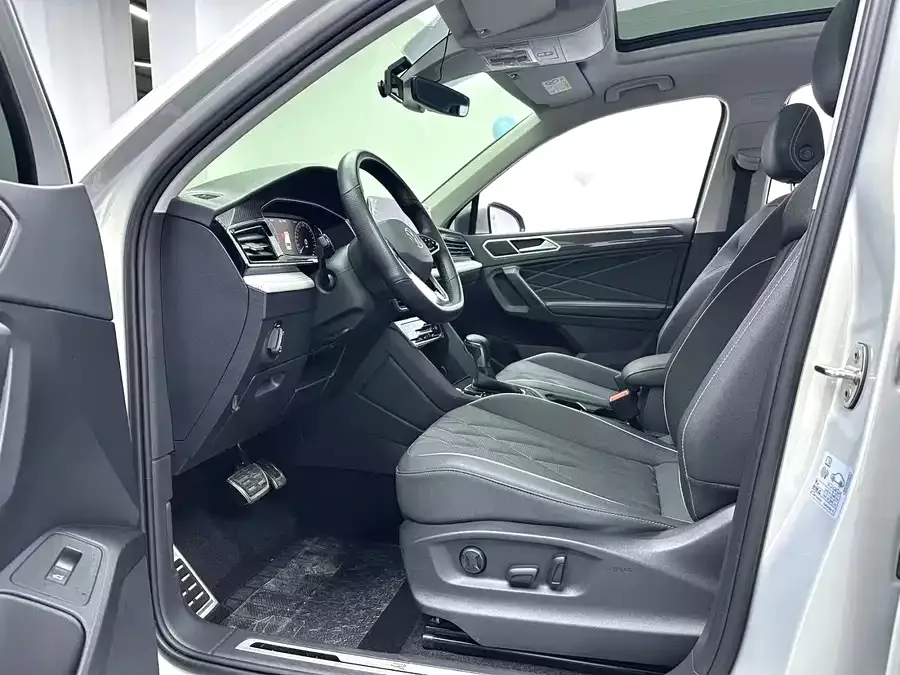 Volkswagen Tiguan L Tiguan L 2023 330TSI Automatic 2WD R-Line Enjoy Edition 2023 — миниатюра 3
