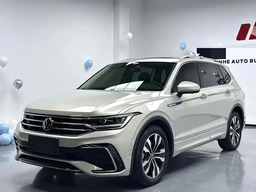 Volkswagen Tiguan L Tiguan L 2023 330TSI Automatic 2WD R-Line Enjoy Edition 2023 — фото 1, купить с доставкой в Москву