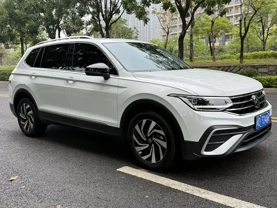 Volkswagen Tiguan L Tiguan L 2024 300TSI Automatic 2WD Smart Edition 2024 — миниатюра 3