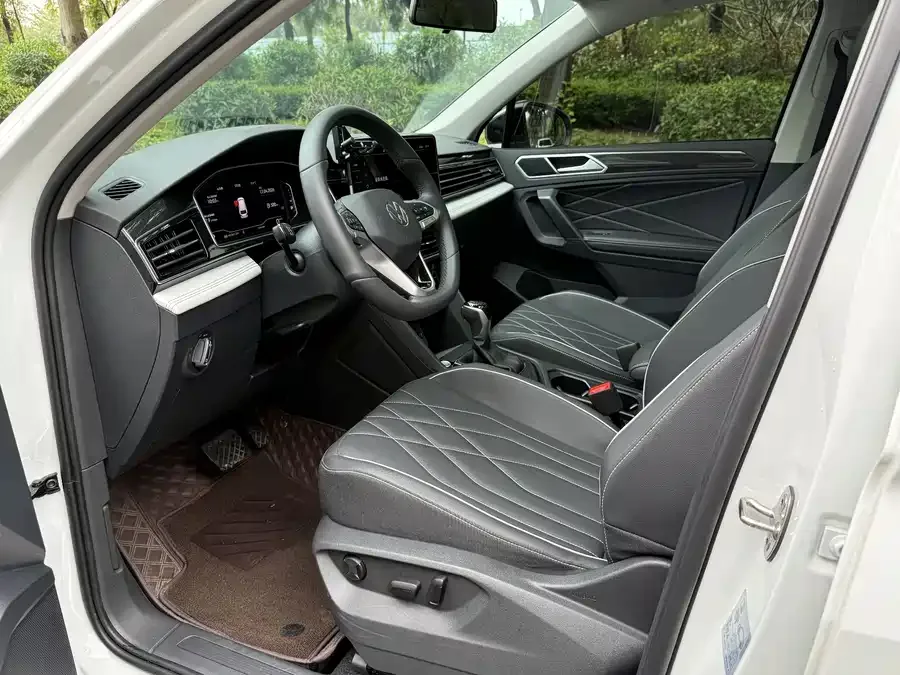 Volkswagen Tiguan L Tiguan L 2024 300TSI Automatic 2WD Smart Edition 2024 — миниатюра 4