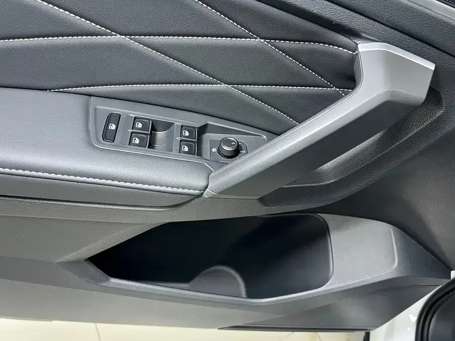 Volkswagen Tiguan L Tiguan L 2023 280TSI Automatic 2WD Trendy Limited Edition 2023 — миниатюра 4
