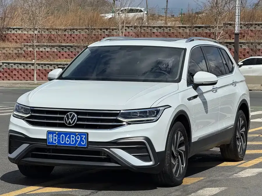 Volkswagen Tiguan L Tiguan L 2023 280TSI Automatic 2WD Trendy Limited Edition 2022 — миниатюра 2
