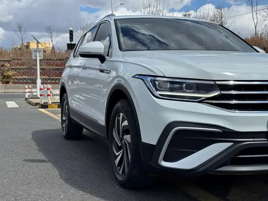Volkswagen Tiguan L Tiguan L 2023 280TSI Automatic 2WD Trendy Limited Edition 2022 — миниатюра 3