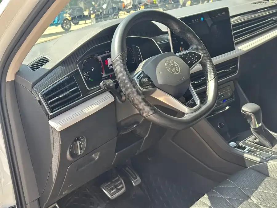 Volkswagen Tiguan L Tiguan L 2023 330TSI Automatic 2WD R-Line Enjoy Edition 2023 — миниатюра 2