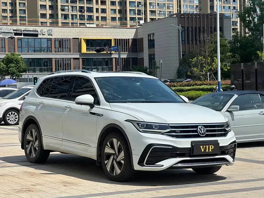 Volkswagen Tiguan L Tiguan L 2023 330TSI Automatic 2WD R-Line Enjoy Edition 2023 — миниатюра 3