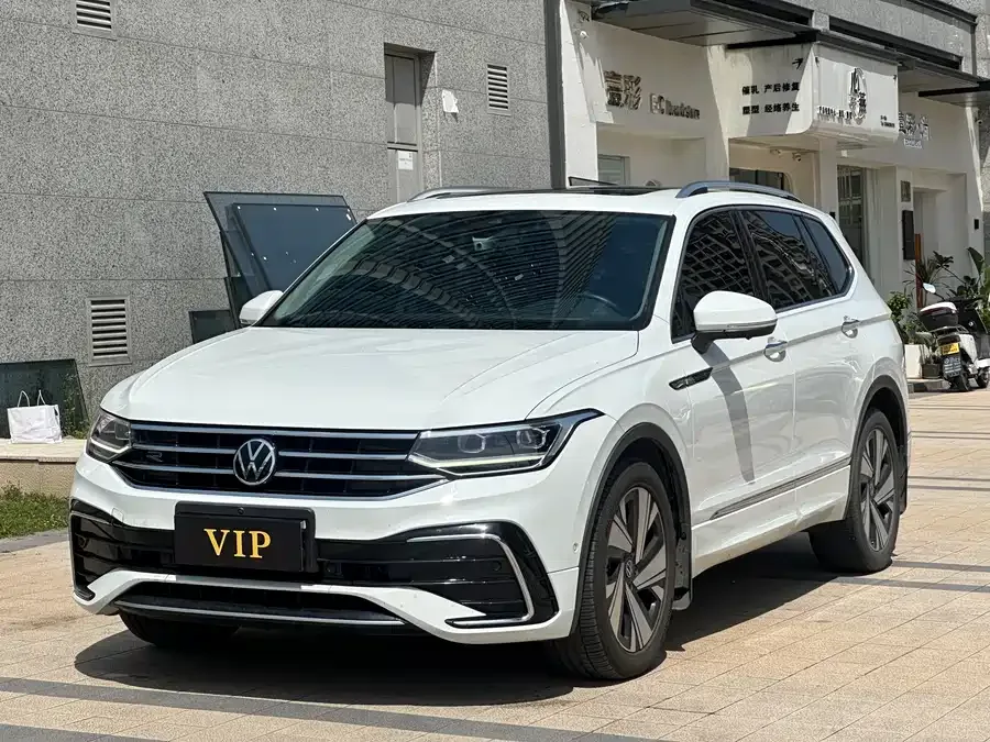 Volkswagen Tiguan L Tiguan L 2023 330TSI Automatic 2WD R-Line Enjoy Edition 2023 — фото 1, купить с доставкой в Москву