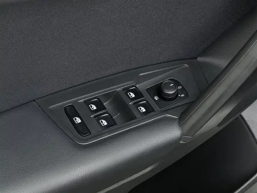 Volkswagen Tiguan L Tiguan L 2022 330TSI Automatic 2WD Comfort Edition 2022 — миниатюра 3