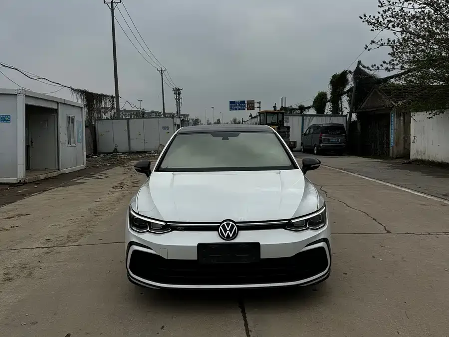 Volkswagen golf Golf 2021 280TSI DSG R-Line 2022 — фото 1, купить с доставкой в Москву