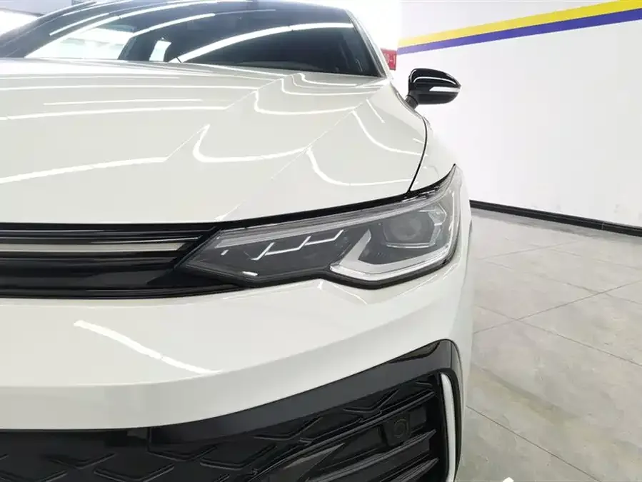 Volkswagen golf Golf 2025 300TSI R-Line 2024 — миниатюра 2