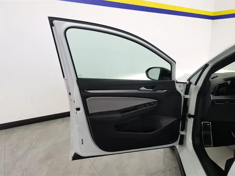 Volkswagen golf Golf 2025 300TSI R-Line 2024 — миниатюра 4