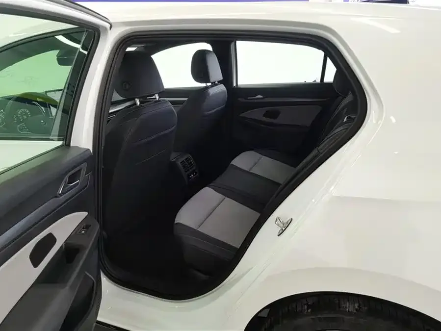 Volkswagen golf Golf 2025 300TSI R-Line 2024 — миниатюра 5