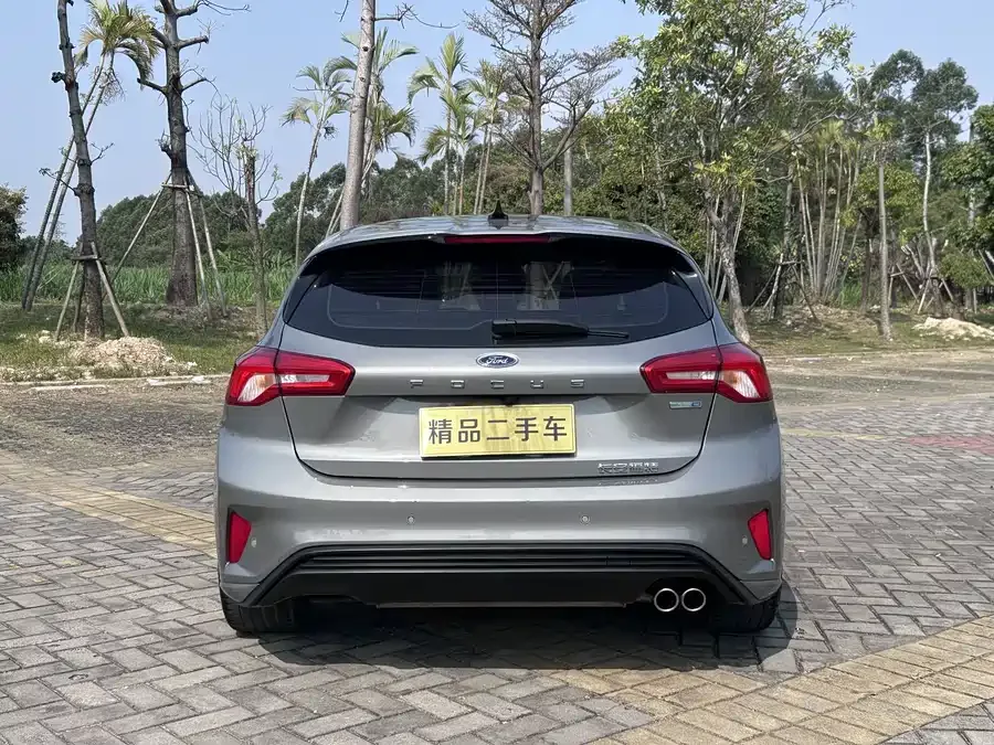 Ford Focus Focus 2022 hatchback EcoBoost 180 automatic ST Line 2023 — миниатюра 3