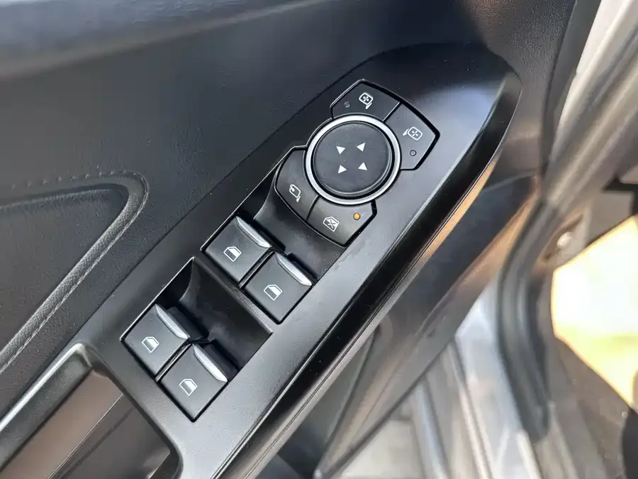 Ford Focus Focus 2022 hatchback EcoBoost 180 automatic ST Line 2023 — миниатюра 5