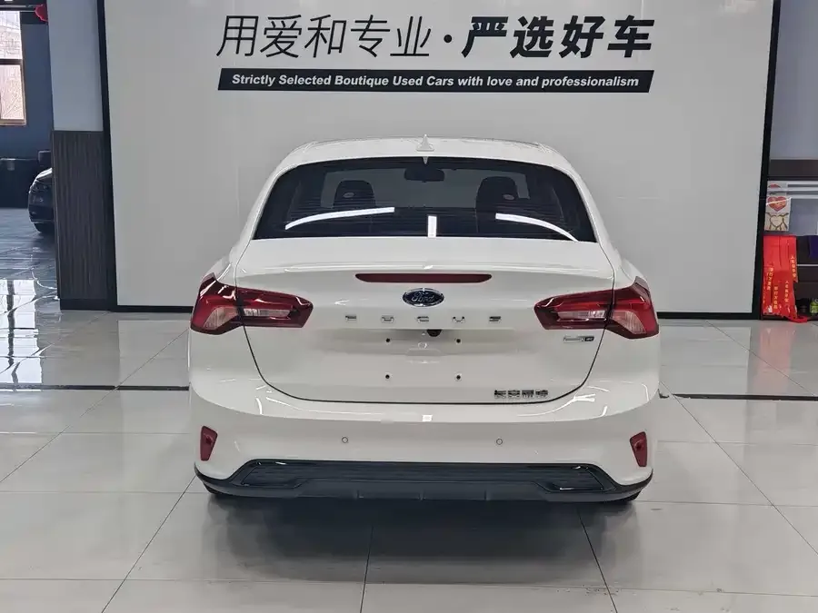 Ford Focus Focus 2022 Sedan EcoBoost 180 Automatic Competition Edition 2023 — миниатюра 2
