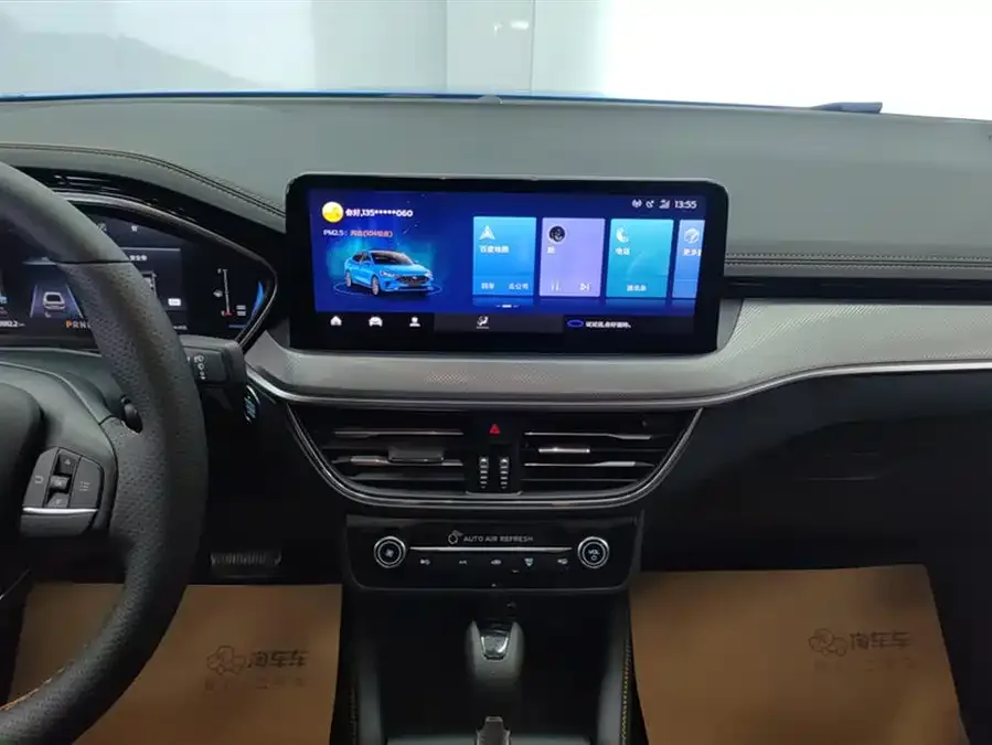 Ford Focus Focus 2022 Sedan EcoBoost 180 Automatic Competition Edition 2023 — миниатюра 4