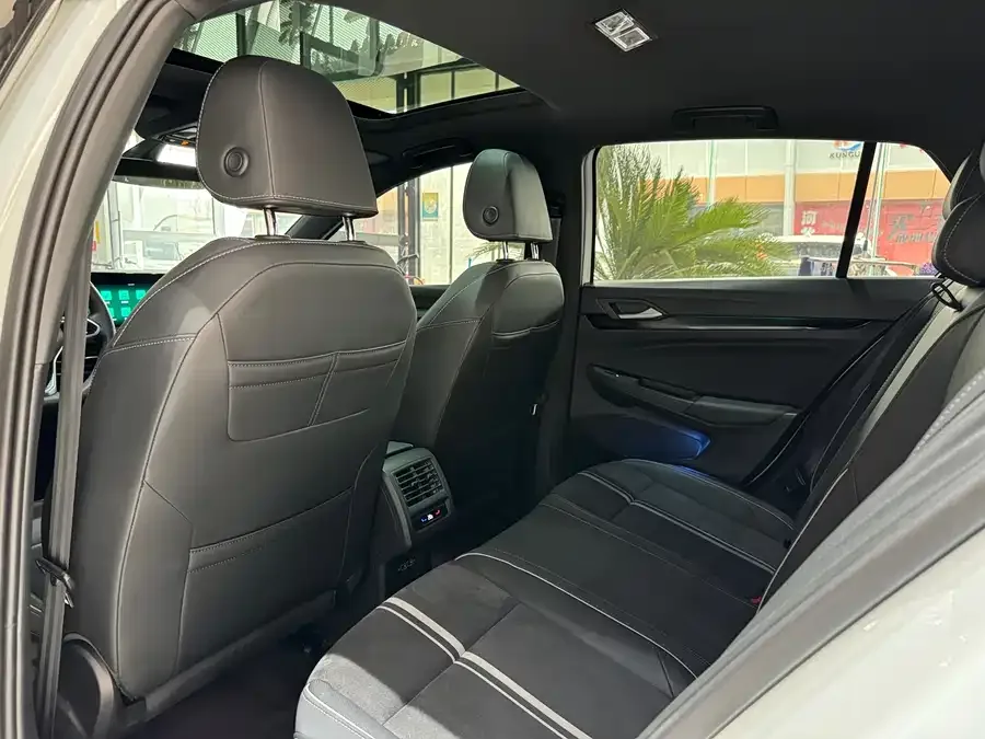 Volkswagen golf Golf 2023 280TSI DSG R-Line Lite 2024 — миниатюра 2