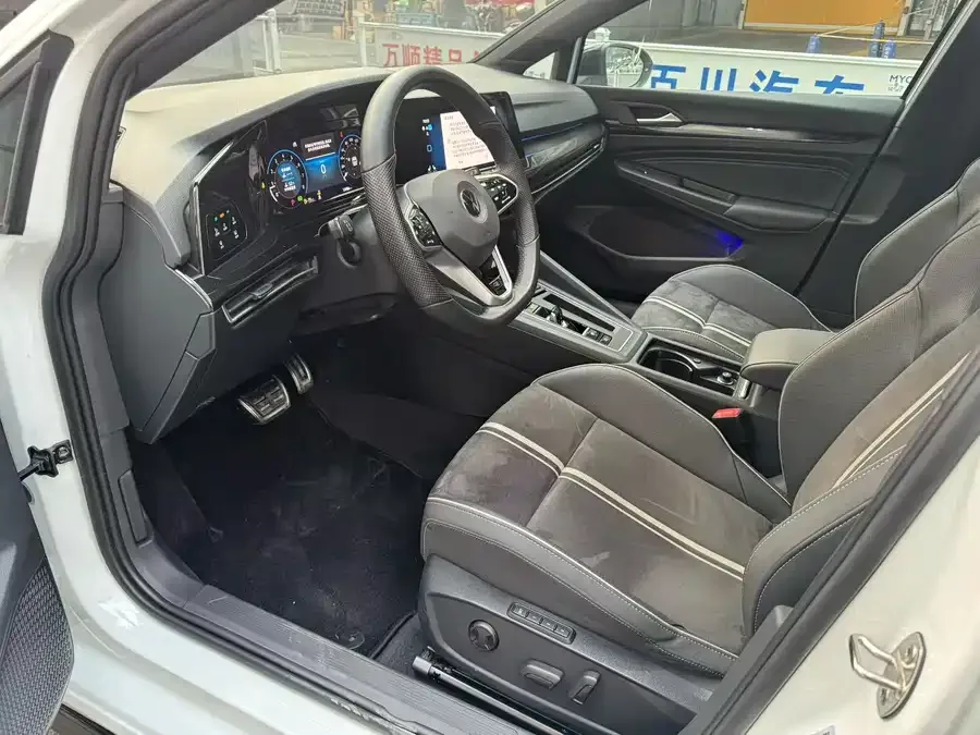 Volkswagen golf Golf 2023 280TSI DSG R-Line 2024 — миниатюра 3