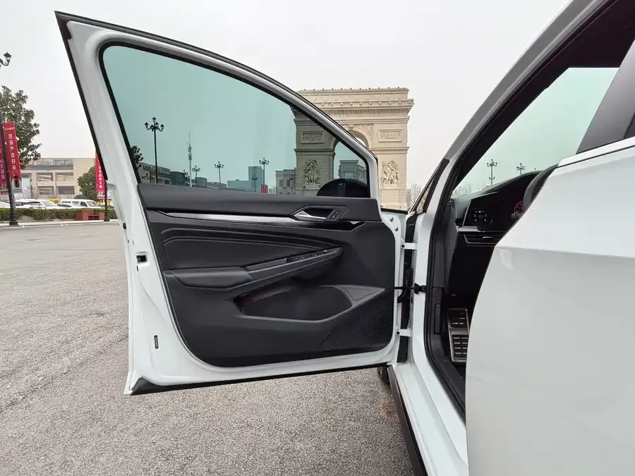 Volkswagen golf Golf 2021 280TSI DSG R-Line 2024 — миниатюра 4