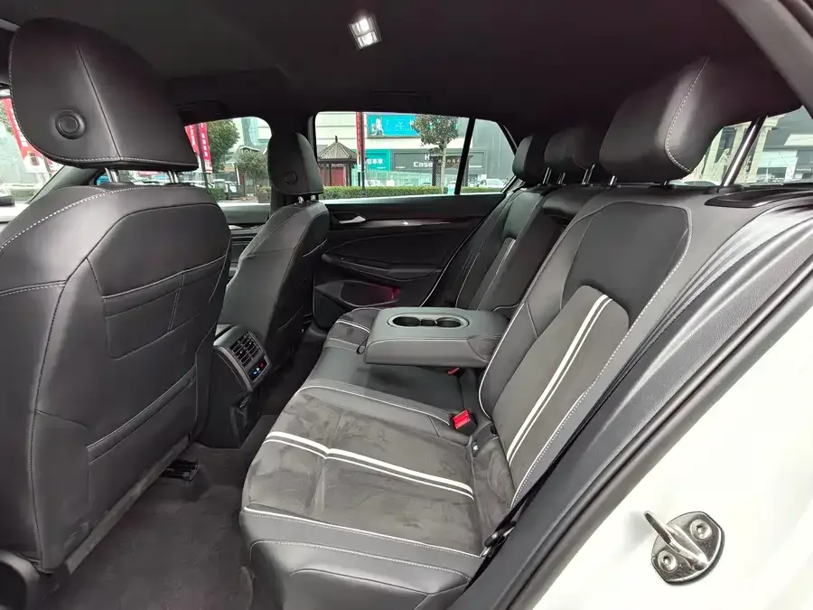 Volkswagen golf Golf 2021 280TSI DSG R-Line 2024 — миниатюра 5