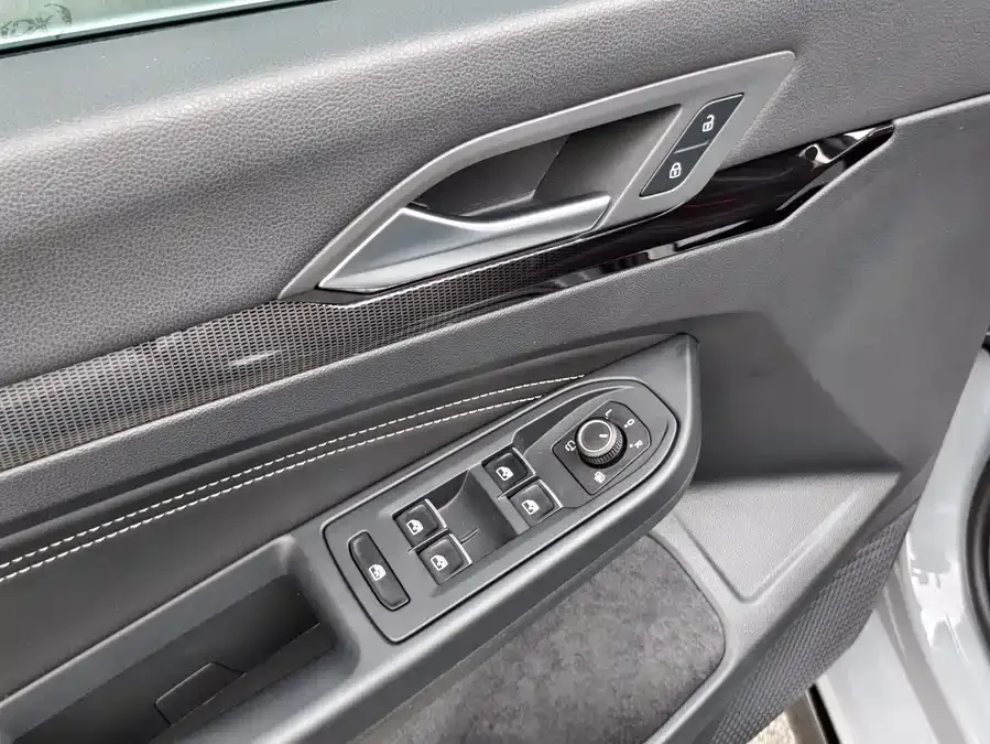 Volkswagen golf Golf 2023 280TSI DSG R-Line Lite 2023 — миниатюра 5