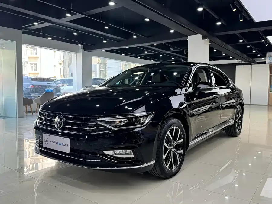 Volkswagen Magotan Magotan 2020 330TSI DSG Leading Edition 2022 — фото 1, купить с доставкой в Москву