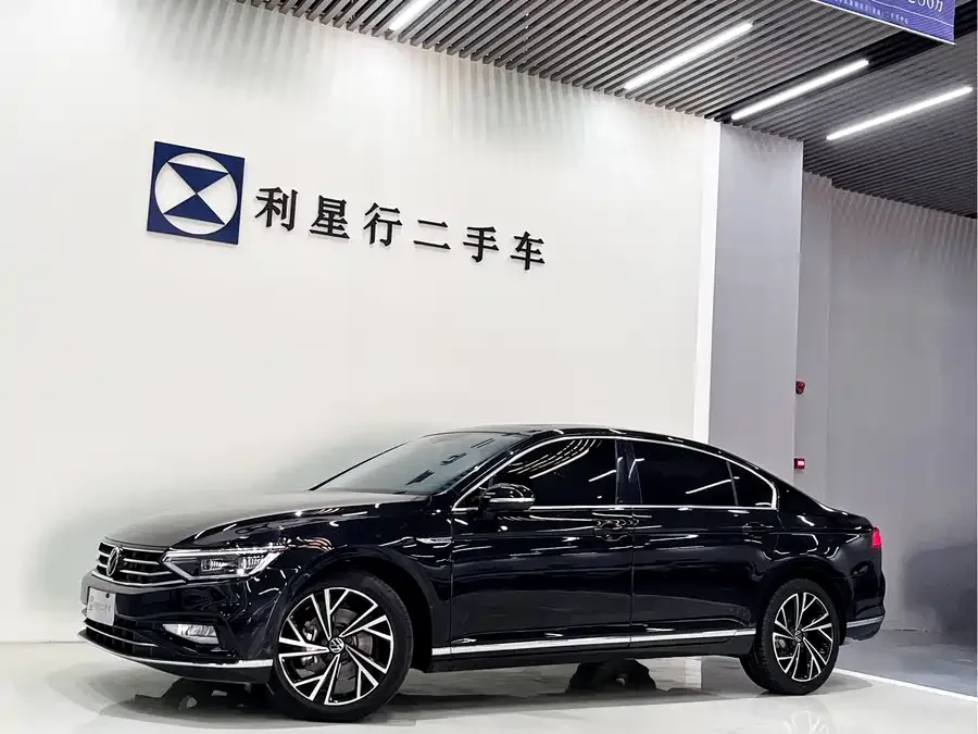 Volkswagen Magotan Magotan 2021 330TSI DSG 30th Anniversary Edition 2022 — фото 1, купить с доставкой в Москву