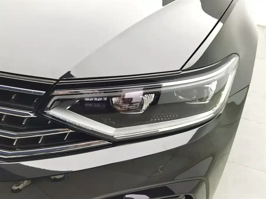 Volkswagen Magotan Magotan 2023 2 million commemorative edition 330TSI DSG luxury model 2022 — миниатюра 4