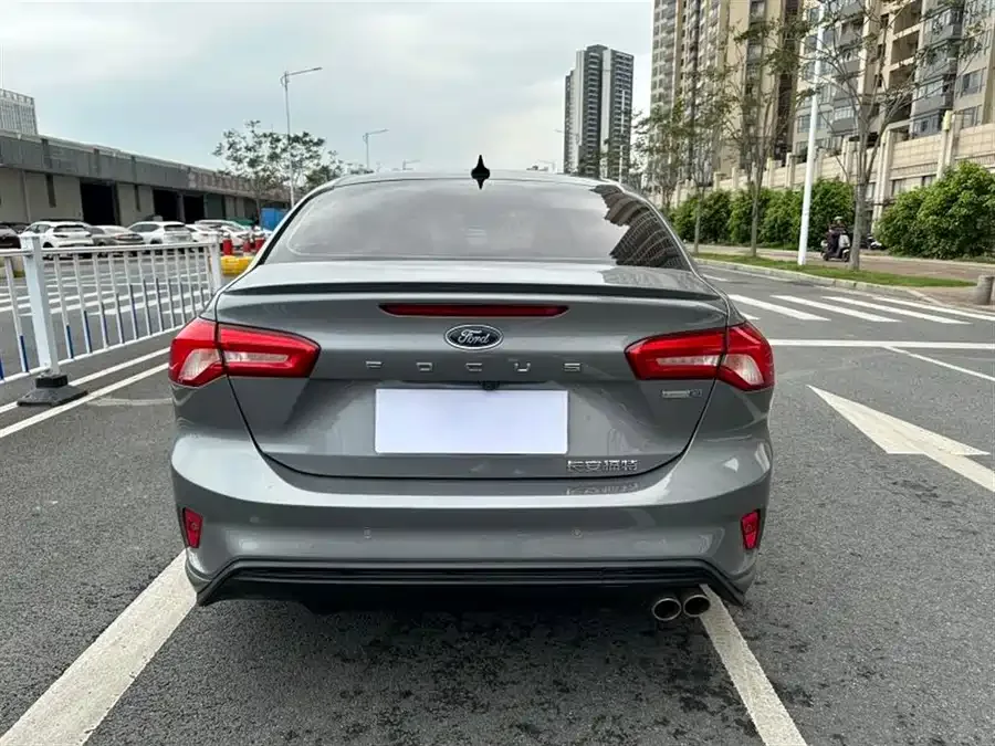 Ford Focus Focus 2022 sedan EcoBoost 180 automatic ST Line 2022 — миниатюра 2