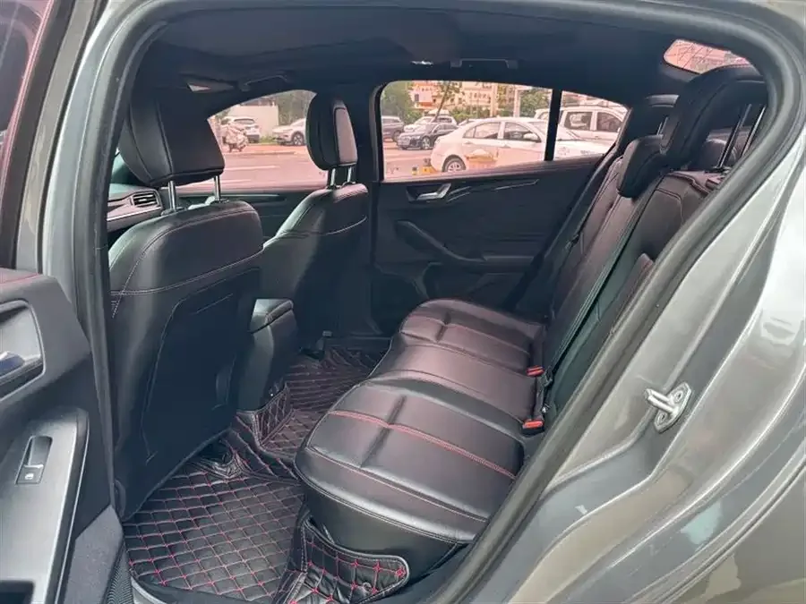 Ford Focus Focus 2022 sedan EcoBoost 180 automatic ST Line 2022 — миниатюра 3