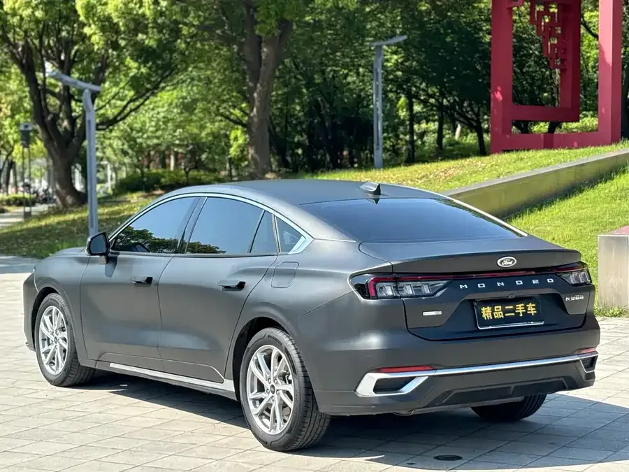 Ford Mondeo 2023 Mondeo EcoBoost 245 Luxury 2023 — миниатюра 4