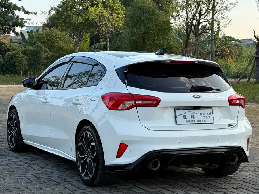 Ford Focus Focus 2021 hatchback EcoBoost 180 automatic ST Line 2022 — миниатюра 5