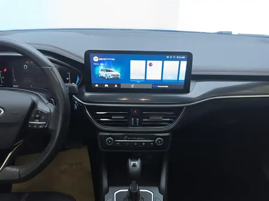 Ford Focus Focus 2022 sedan EcoBoost 180 automatic ST Line 2023 — миниатюра 4