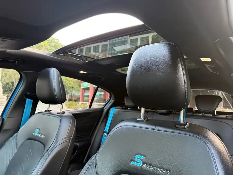 Ford Focus Focus 2022 Hatchback EcoBoost 180 Automatic S Edition 2022 — миниатюра 3