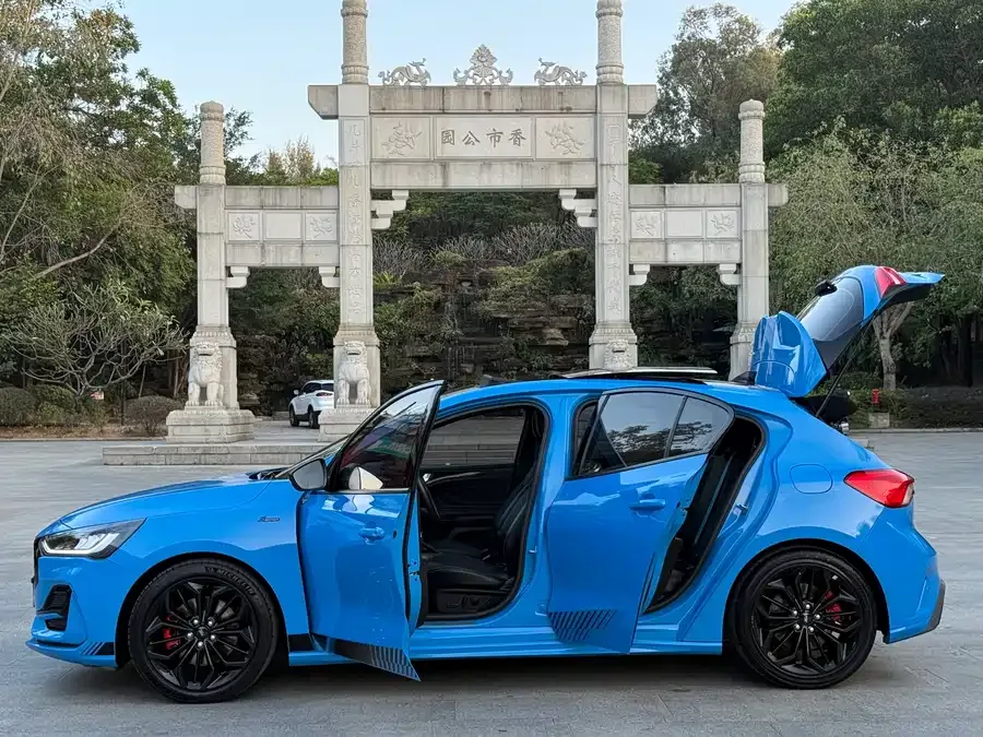 Ford Focus Focus 2022 Hatchback EcoBoost 180 Automatic S Edition 2022 — миниатюра 5