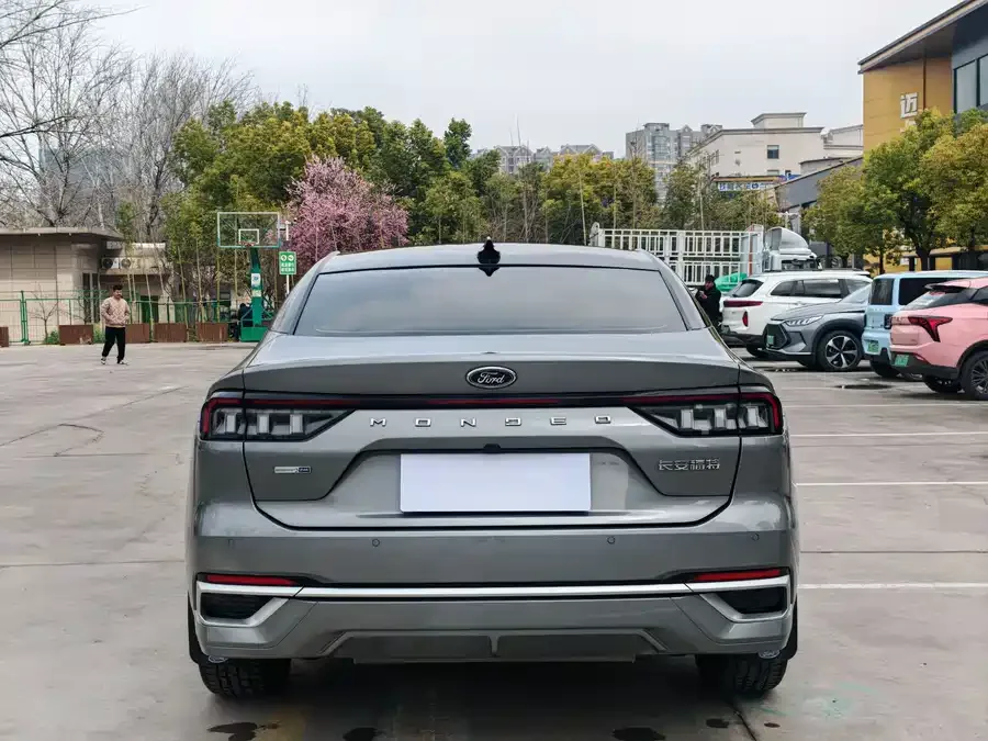 Ford Mondeo 2022 Mondeo EcoBoost 245 Luxury 2023 — миниатюра 2