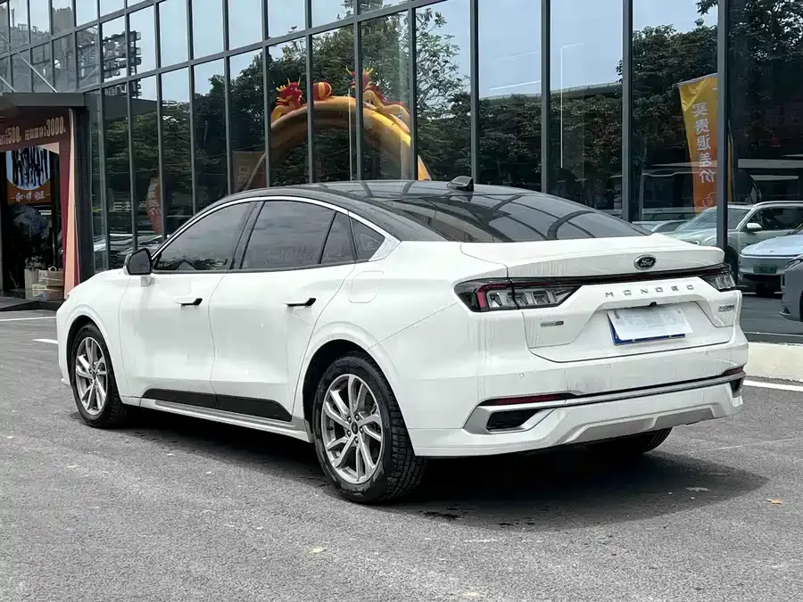 Ford Mondeo 2022 Mondeo EcoBoost 245 Luxury 2023 — миниатюра 4