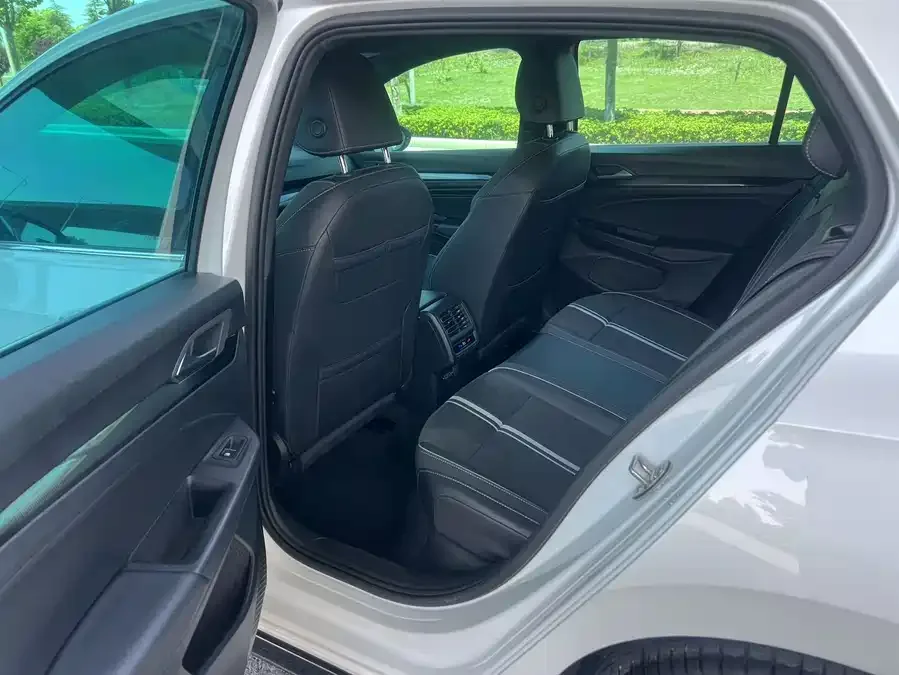 Volkswagen golf Golf 2023 280TSI DSG R-Line 2022 — миниатюра 4