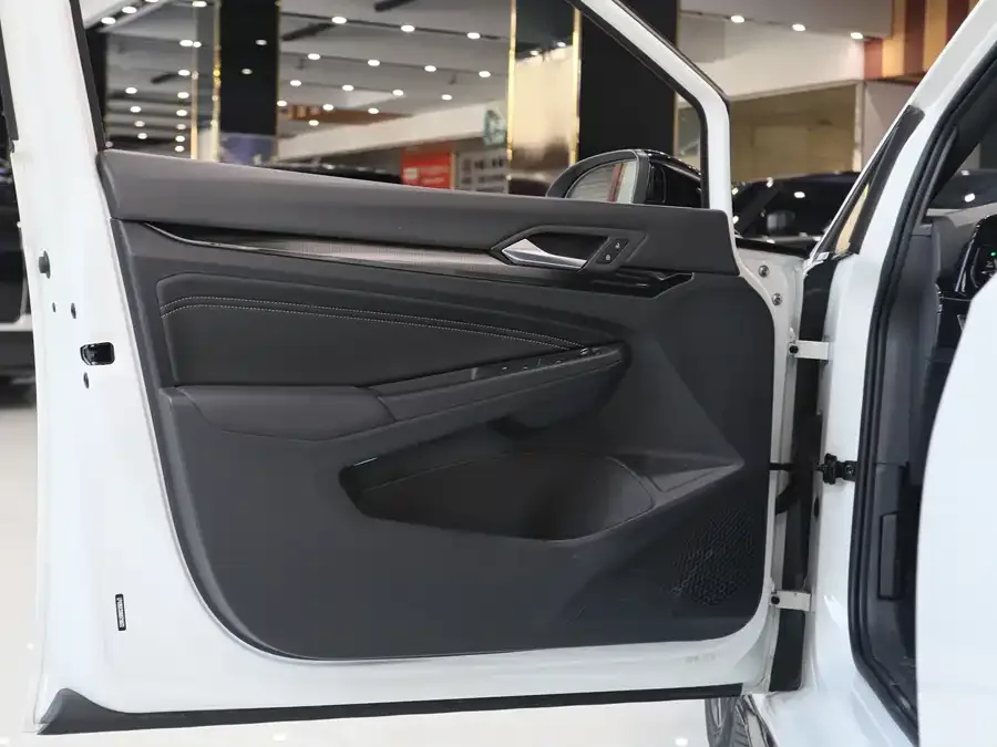 Volkswagen golf Golf 2023 280TSI DSG R-Line Lite 2022 — миниатюра 2