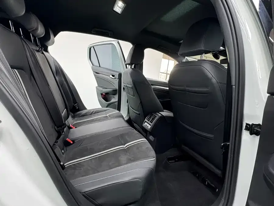 Volkswagen golf Golf 2021 280TSI DSG R-Line 2022 — миниатюра 5