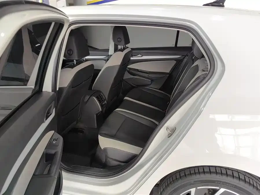 Volkswagen golf Golf 2021 280TSI DSG 30th Anniversary Edition 2022 — миниатюра 5