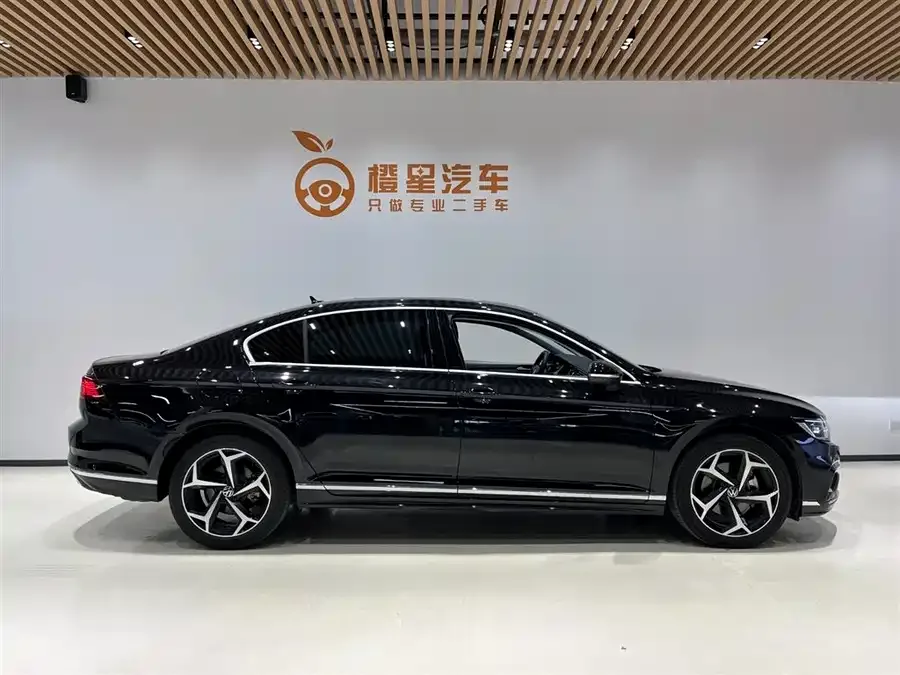 Volkswagen Magotan Magotan 2023 2 million commemorative edition 330TSI DSG leading model 2023 — миниатюра 3