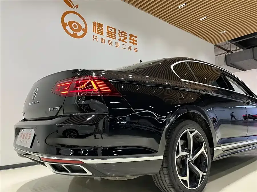 Volkswagen Magotan Magotan 2023 2 million commemorative edition 330TSI DSG leading model 2023 — миниатюра 4