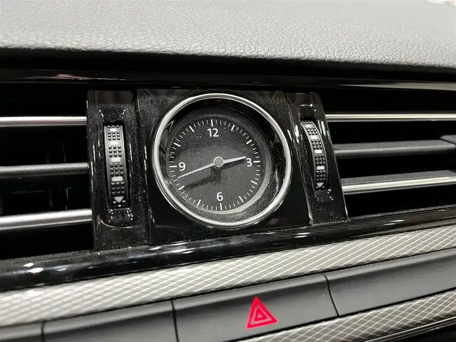 Volkswagen Magotan Magotan 2023 2 million commemorative edition 330TSI DSG leading model 2023 — миниатюра 5