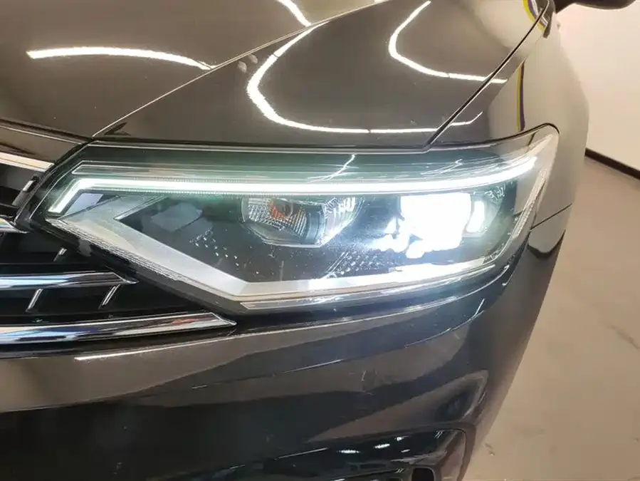 Volkswagen Magotan Magotan 2023 2 million commemorative edition 330TSI DSG luxury model 2023 — миниатюра 2
