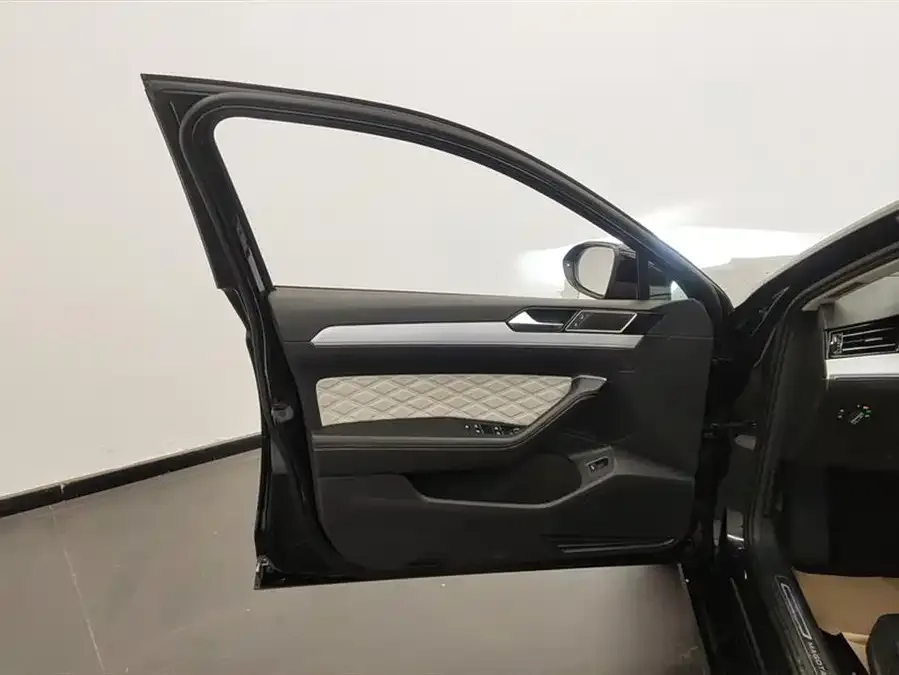 Volkswagen Magotan Magotan 2023 2 million commemorative edition 330TSI DSG luxury model 2023 — миниатюра 4