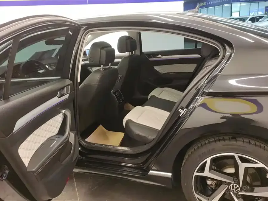 Volkswagen Magotan Magotan 2023 2 million commemorative edition 330TSI DSG luxury model 2023 — миниатюра 5