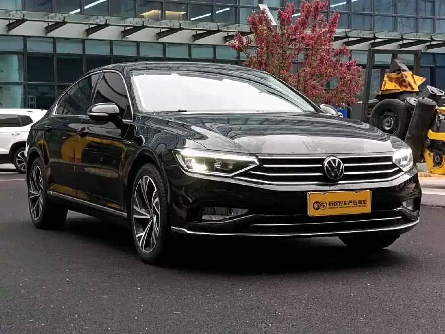 Volkswagen Magotan Magotan 2020 330TSI DSG Luxury Edition 2022 — миниатюра 3