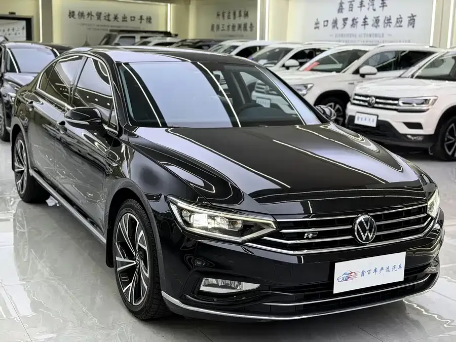 Volkswagen Magotan Magotan 2020 330TSI DSG Luxury Edition 2022 — миниатюра 3