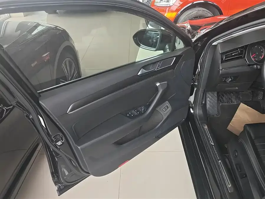 Volkswagen Magotan Magotan 2020 330TSI DSG Leading Edition 2022 — миниатюра 4